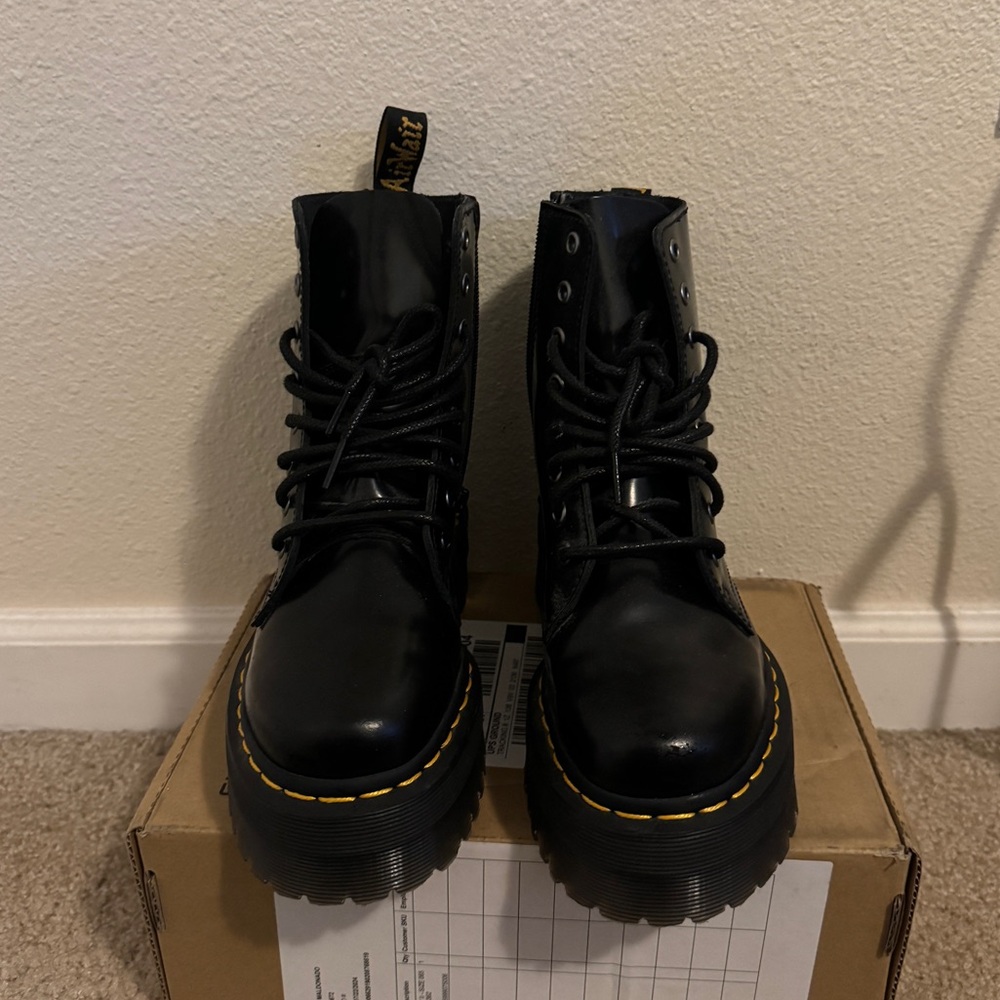 Dr Martens platform boot